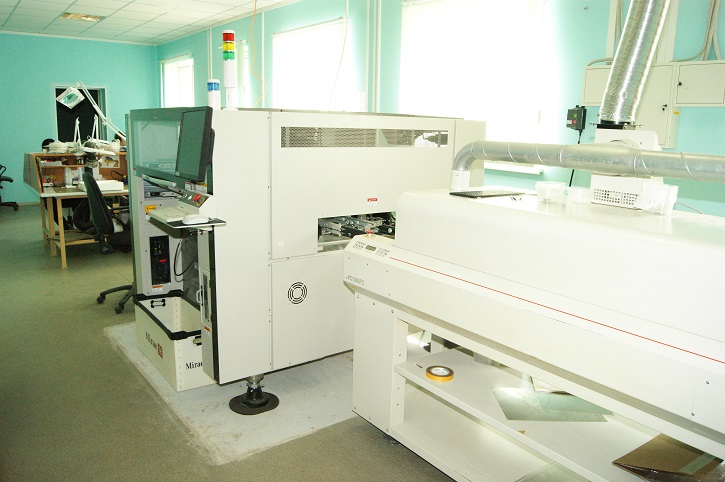 Автомат для поверхностного монтажа.SMT placement machine